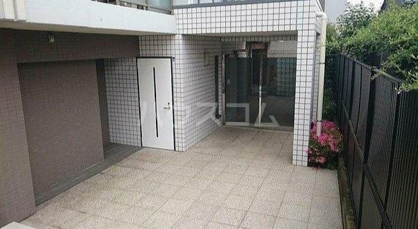2/5 エントランス