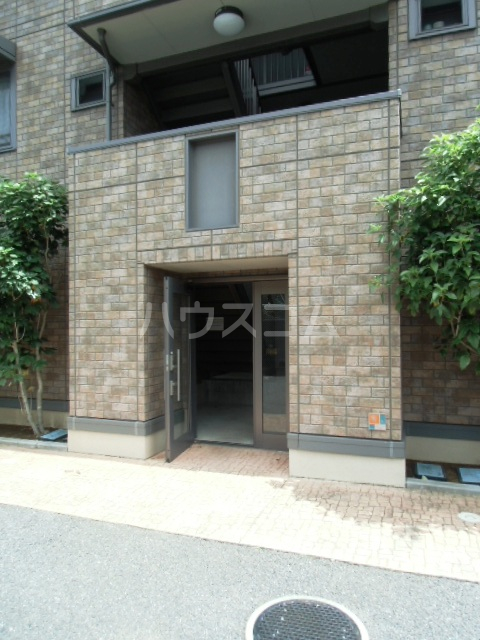 21/30 エントランス