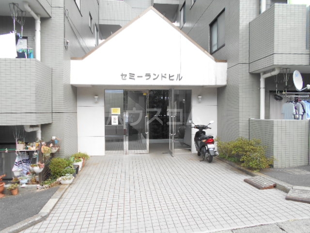 21/25 エントランス