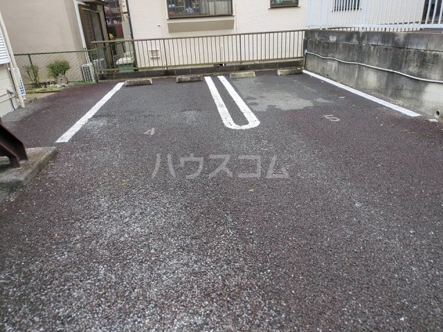 16/18 駐車場