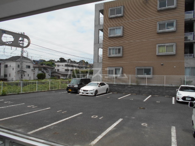 23/30 駐車場