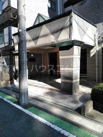 21/30 エントランス