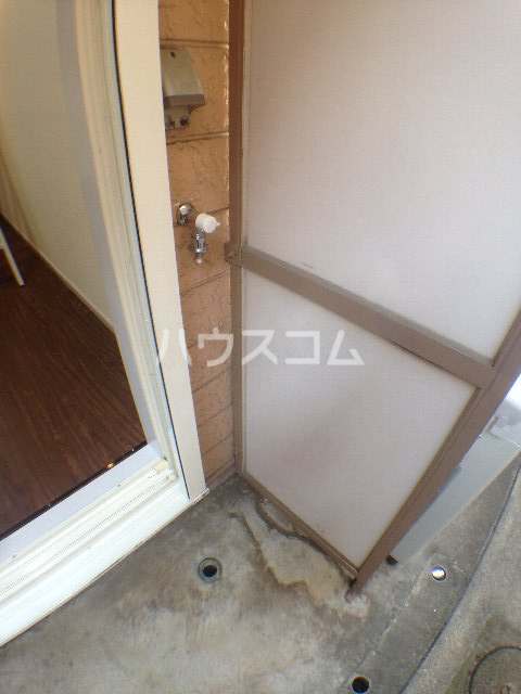 16/23 エントランス