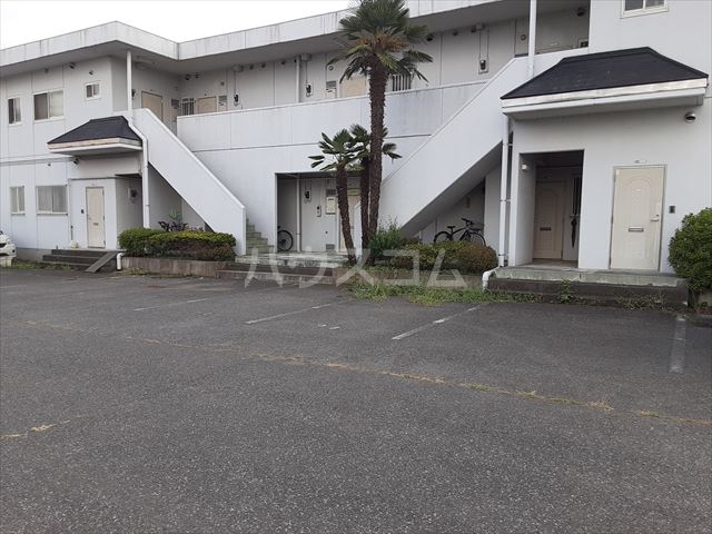 22/28 駐車場