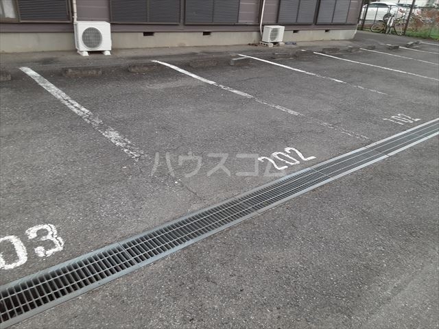 21/28 駐車場