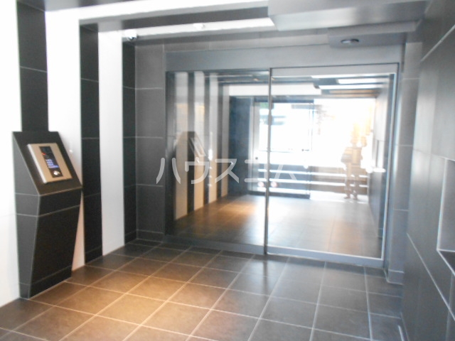 25/30 エントランス