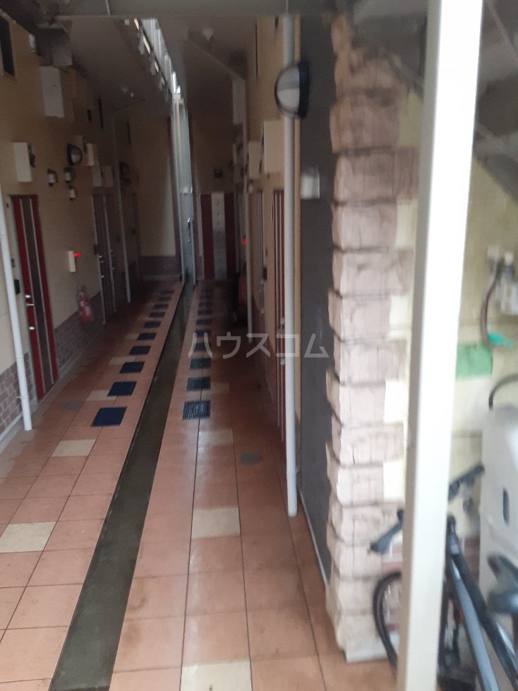 24/25 エントランス