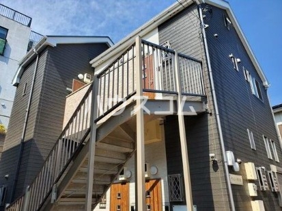 16/20 エントランス