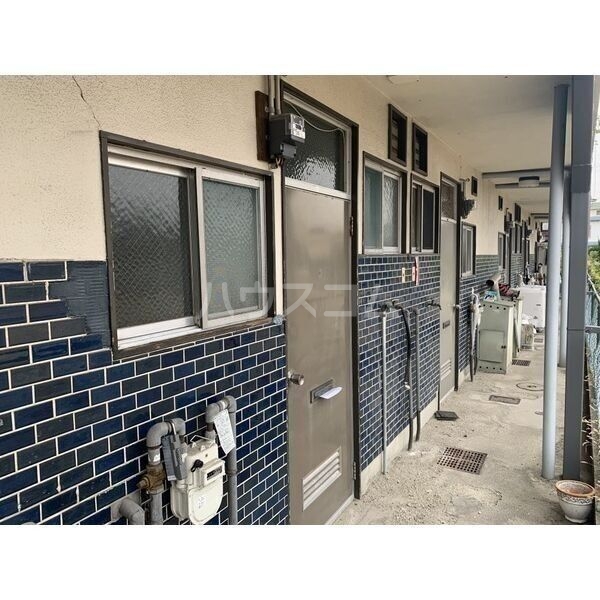 16/19 エントランス