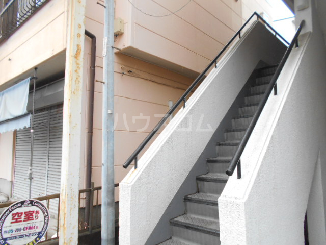 28/30 エントランス