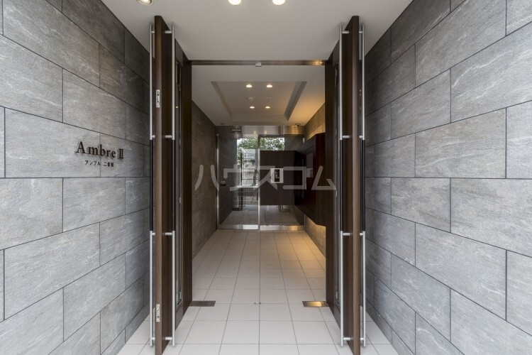 22/26 エントランス