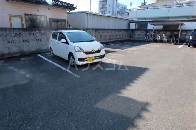 22/27 駐車場