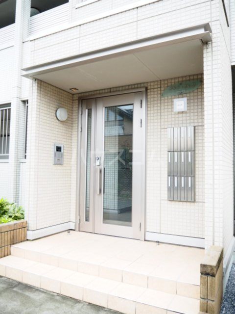 16/27 エントランス