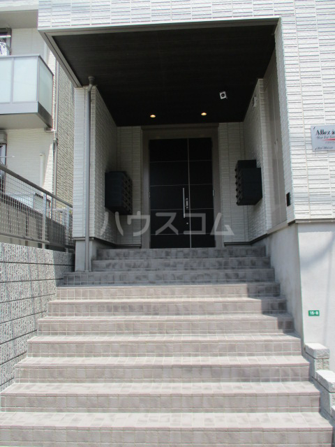 18/28 エントランス