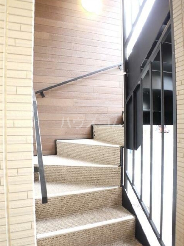 21/30 エントランス