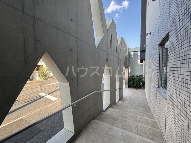 23/30 エントランス