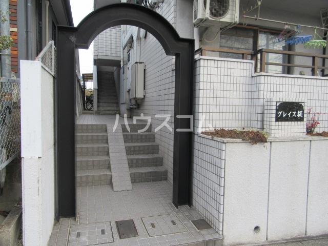 18/23 エントランス