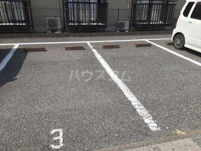 2/3 駐車場