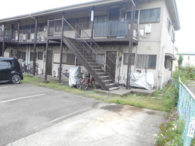 25/27 エントランス