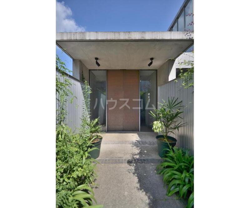 18/28 エントランス