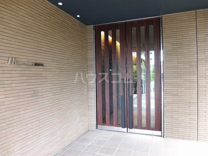 28/30 エントランス