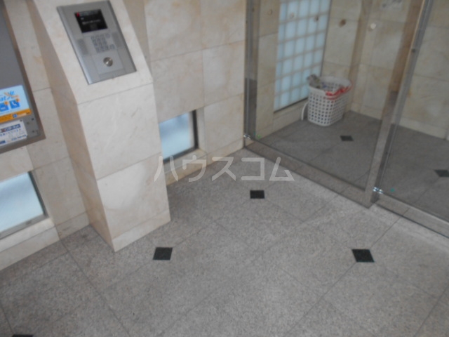 20/26 エントランス