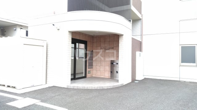 21/28 エントランス