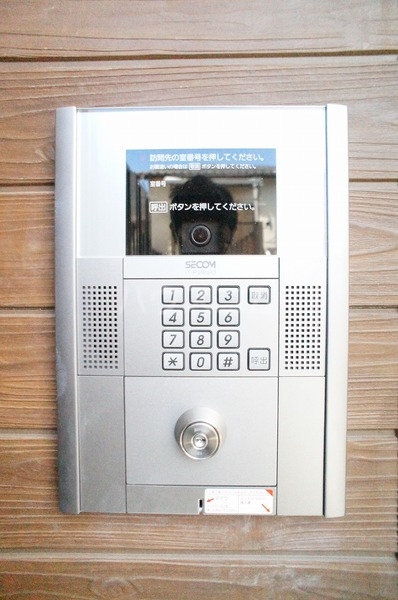 21/30 エントランス