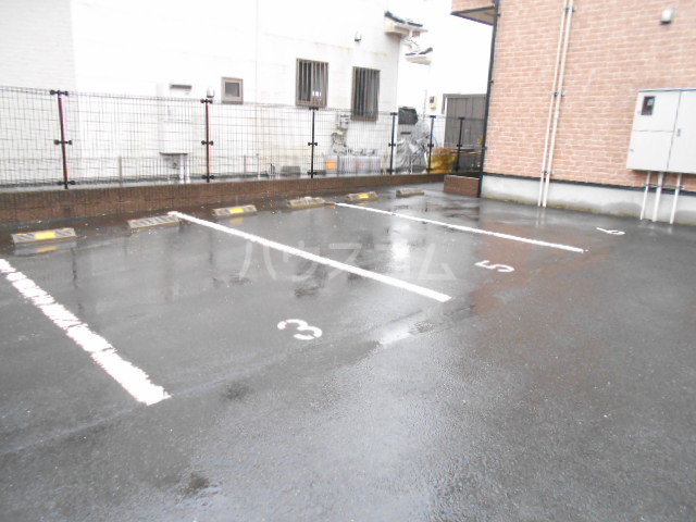 23/28 駐車場