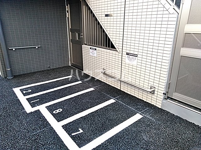 27/30 駐車場