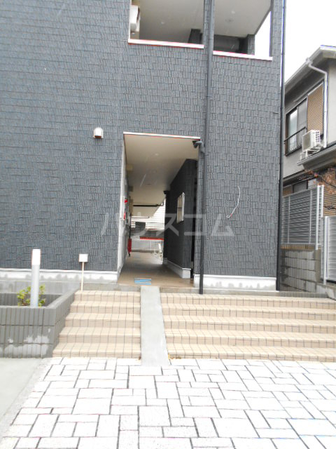 20/30 エントランス