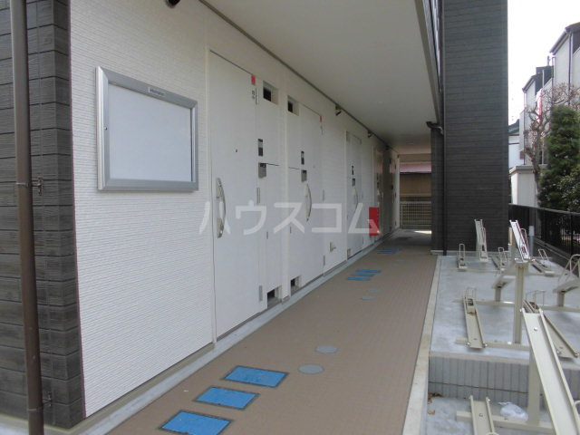 28/30 エントランス