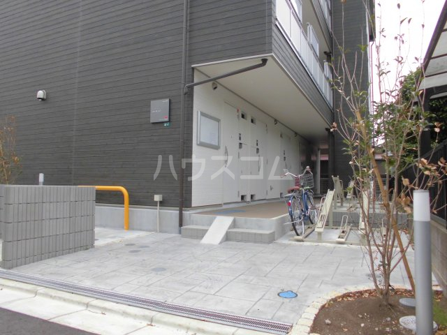 28/30 エントランス