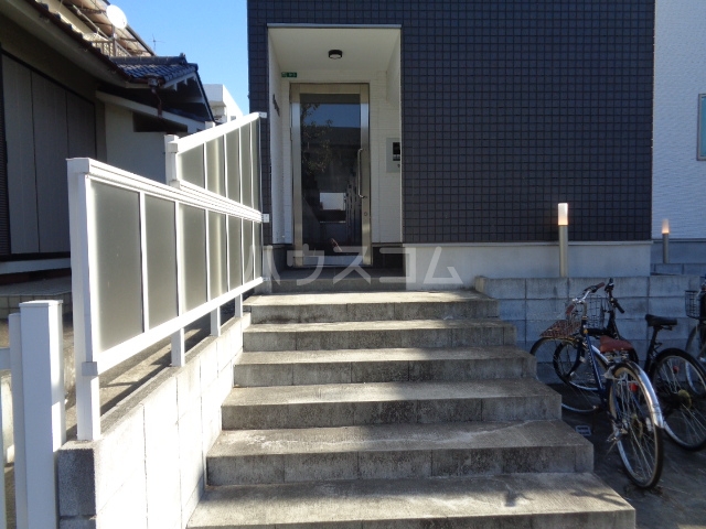 19/28 エントランス