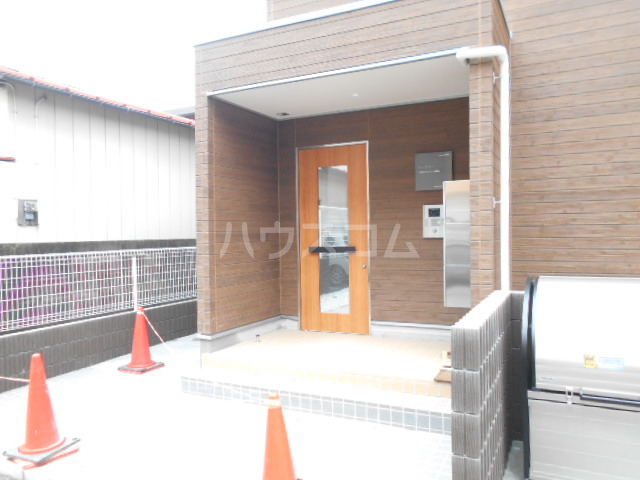 28/30 エントランス