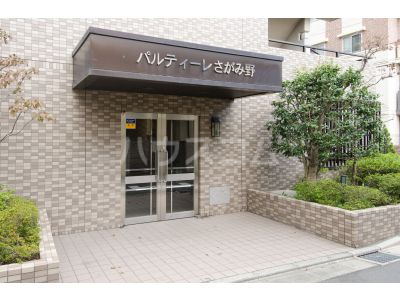 29/30 エントランス