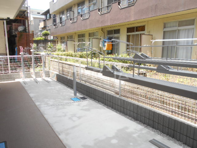 24/30 エントランス