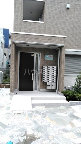 2/5 エントランス
