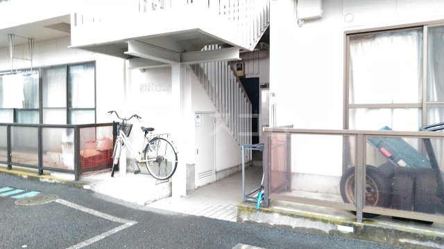 27/30 エントランス