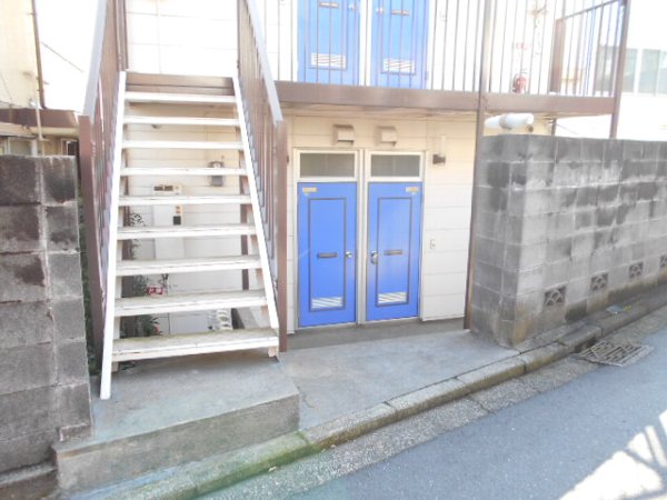 23/29 エントランス