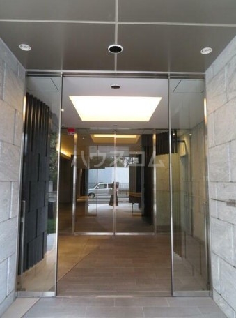 25/30 エントランス