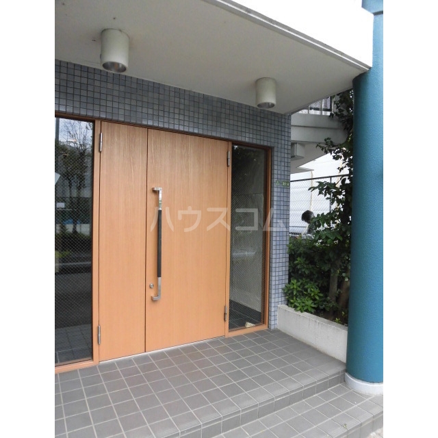 15/23 エントランス