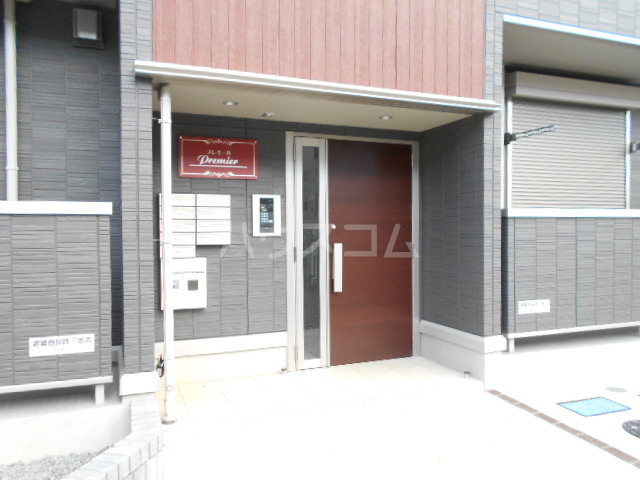 28/30 エントランス