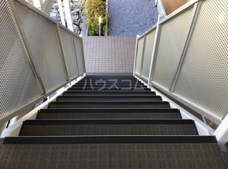 24/28 エントランス