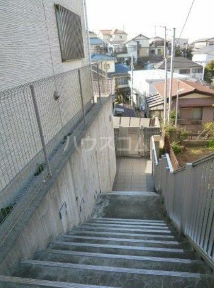 16/17 エントランス