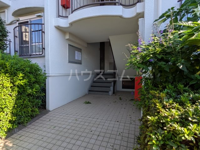 18/19 エントランス