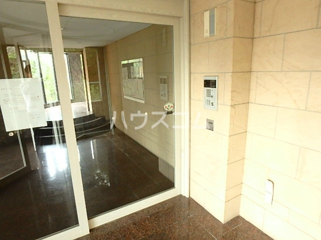 18/28 エントランス