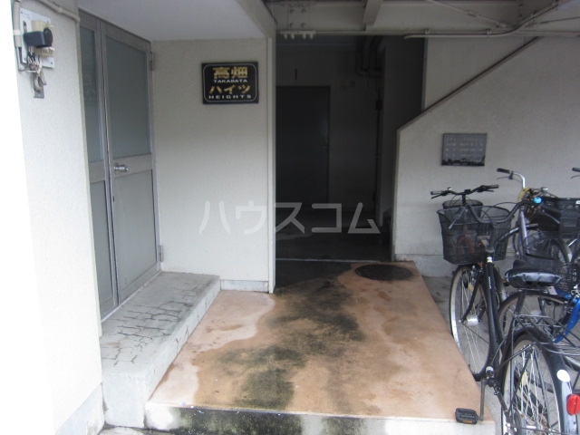 27/30 エントランス