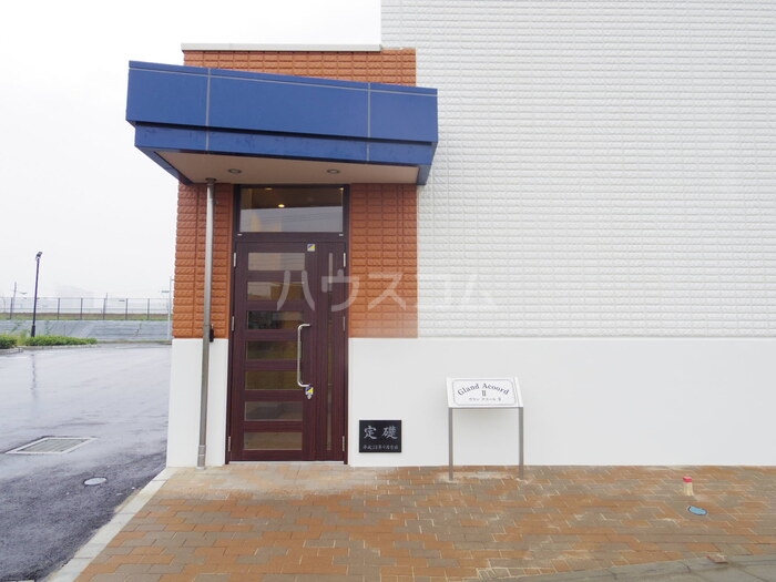 24/30 エントランス