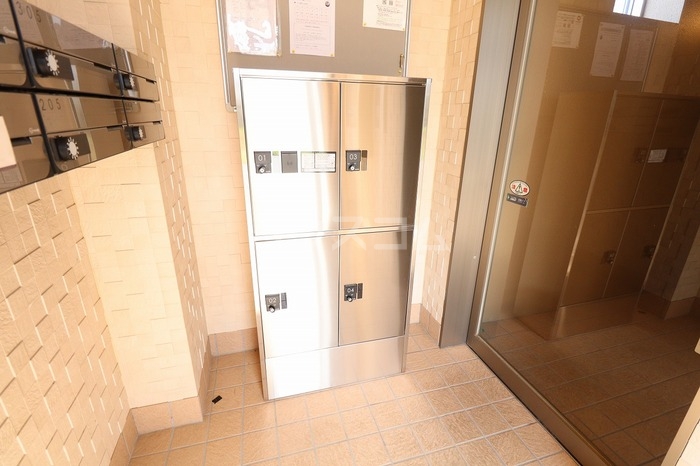 25/30 エントランス